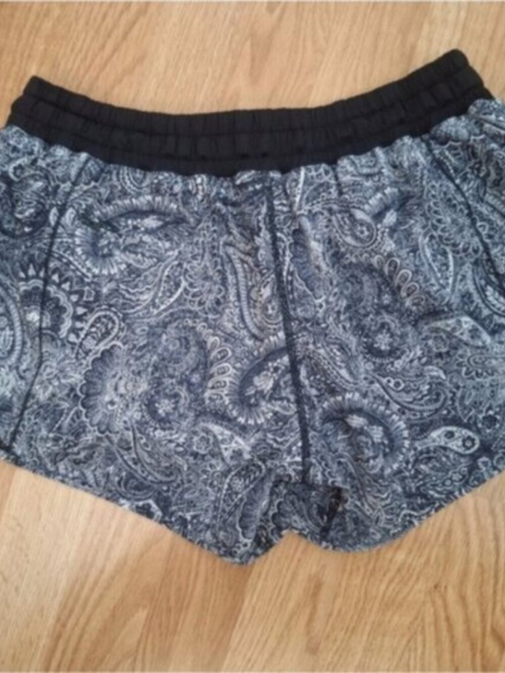 Lululemon Black White Paisley Hotty Hot Short (Long) SZ 10 - Picture 6 of 10